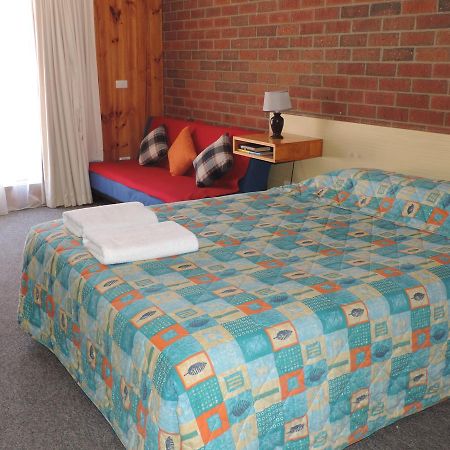 Tooleybuc Country Roads Motor Inn Екстер'єр фото